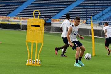 La Selección Colombia entrenó por primera vez en el Metropolitano para preparar el duelo ante Argentina. Activación física, movilidad y definición fueron los trabajos del equipo nacional 