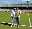 Manu Sarabia entrega el premio al mejor entrenador a su hijo Eder