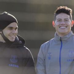 Carlo Ancelotti confirma que James regresa ante el United