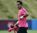 Claudio Bravo, convocado para los amistosos ante Perú y Bolivia