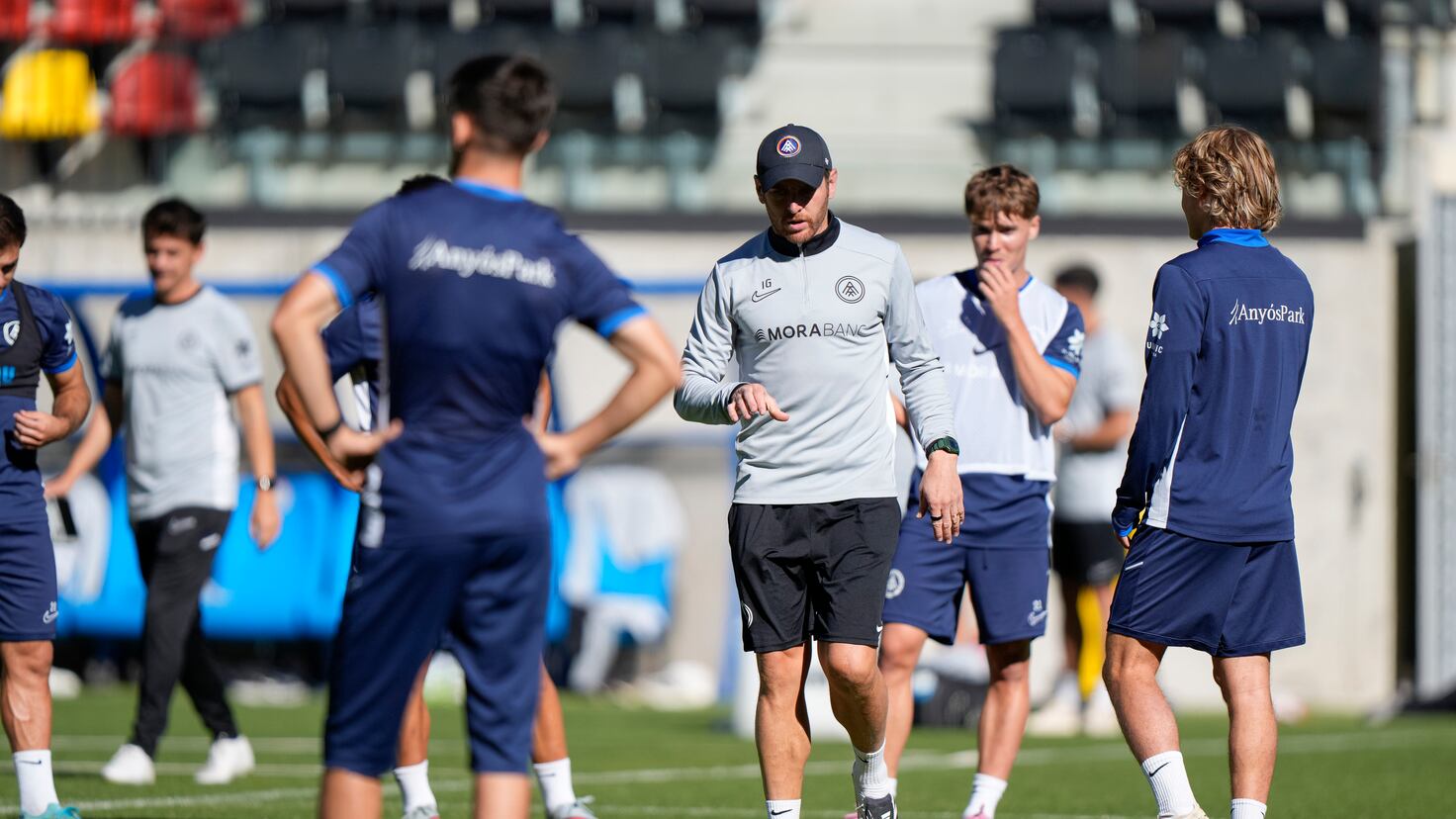 Andorra inclina a cabeça Andorra inclina a cabeça