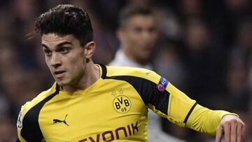 Un informe de la policía de Dortmund revela que las ruedas han estallado a causa de tres artefactos. Bartra, herido leve. El partido se jugará el miércoles.