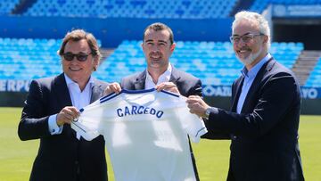 Carcedo, en su presentación, junto a Raúl Sanllehí y Miguel Torrecilla.