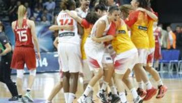 Las jugadoras de la Selecci&oacute;n celebran el pase a la final.