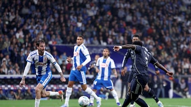 Real Madrid's Brazilian forward #07 Vinicius Junior (R) scores his team's first goal during the Spanish league football match between RCD Espanyol and Real Madrid CF at�RCDE Stadium in Cornella de Llobregat on May 3, 2026. (Photo by Josep LAGO / AFP)