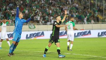 Raúl y Joel Robles dan un gris triunfo al Betis en Casablanca