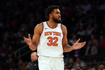 Tras el de Bridges, el siguiente movimiento del mercado de los Knicks fue Karl-Anthony Towns. El n¨²mero 1 del draft de 2015, dej¨® los Minessota Timberwolves despu¨¦s de nueve a?os y reforzar¨¢ a unos Knicks que buscan desbancar a los Boston Celtics de lo alto del podio de la NBA.