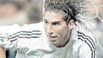 Comenzó jugando al fútbol de delantero.