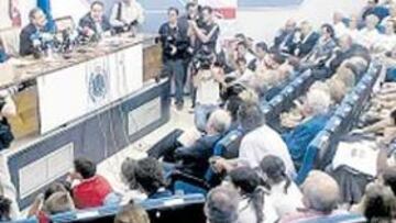 <b>FLORENTINO ESTUVO.</b> El ex presidente rompió su silencio en el Foro Ferrándiz-AS el 30 de mayo.