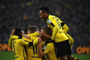 RB Leipzig knock Bayern off top, extend record