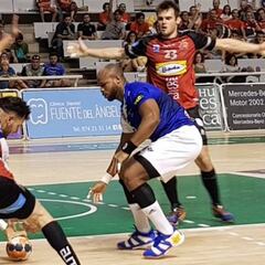 El Bada Huesca reacciona para ganar su primer encuentro