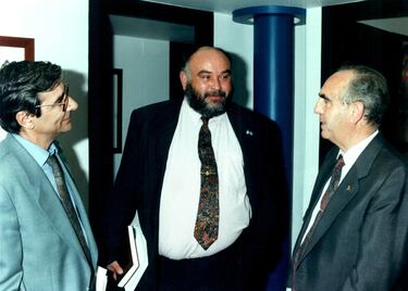 Conocido como 'El Tarrón' por su época como boxeador amateur, llegó a la presidencia del Oviedo en 1988. Subió al cargo después de que su antecesor, José Manuel Bango Fuente, abandonara su puesto por culpa de una dolencia cardiaca. Cogió al equipo en Primera División. Estuvo de presidente en el Oviedo hasta 2002. Durante su etapa, el club vivió una época dorada con el equipo en la máxima categoría del fútbol español. Sin embargo, dejó el club con una gran deuda de 40 millones de euros y con el equipo descendido a Segunda en 2002. En la actualidad sigue ligado al club, ya que es uno de los accionistas minoritarios.