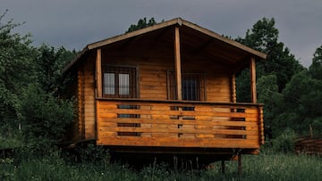 Compra la cabaña de sus sueños por 66.000 euros y el Ayuntamiento se lo derrumba todo en segundos