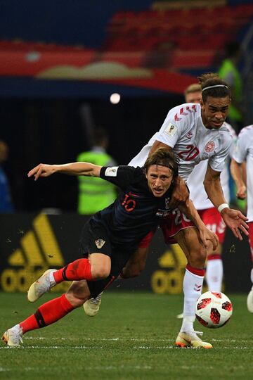 Luka Modric y Yussuf Poulsen.