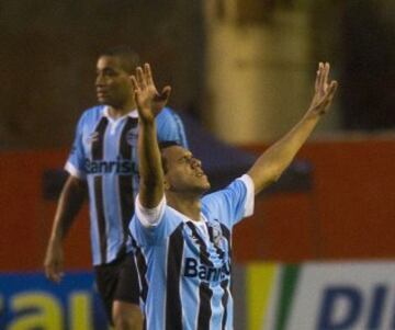 Gremio de Brasil es un caso atípico. Ganó la Libertadores en 1983 y descendió en 1991. Regresó a primera para ser campeón continental en 95 pero volvió a segunda en 2004. (Getty Images)