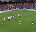 El golazo de falta de Alcaraz que hunde al Valencia