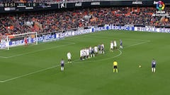El golazo de falta de Alcaraz que hunde al Valencia