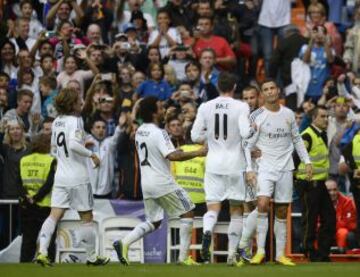 Los jugadores celebran el 2-0.