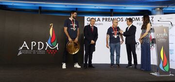 La soprpresa de la gala fue la Selección Española de balonmano. Los Hispanos irrumpieron por sorpresa junto con el trofeo de campeones de Europa. 