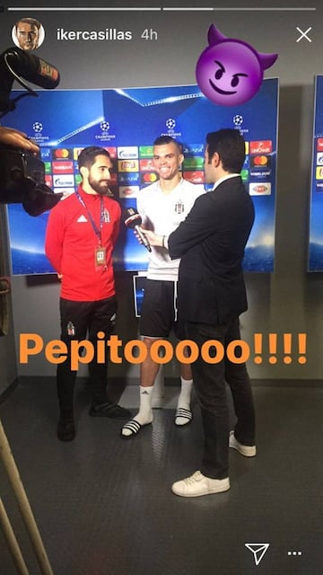 Foto de Pepe atendiendo a los medios tras el Besiktas-Oporto tomada por Iker Casillas.