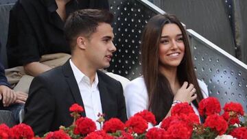 Reguil&oacute;n presenta en el tenis a su novia youtuber Marta D&iacute;az.