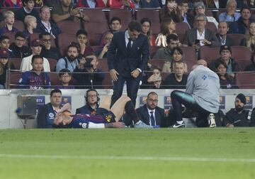 Messi, en una mala caída en la primera parte del encuentro, se lesionó el brazo derecho y tuvo que ser sustituido. 