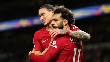 LONDON, ENGLAND - NOVEMBER 06:  Mohamed Salah of Liverpool celebrates scoring his 2nd goal with Darwin Nunez during the Premier League match between Tottenham Hotspur and Liverpool FC at Tottenham Hotspur Stadium on November 6, 2022 in London, United Kingdom. (Photo by Marc Atkins/Getty Images)