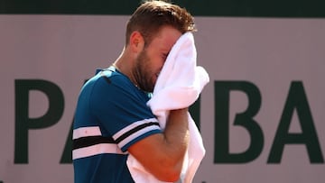 Jack Sock se lamenta durante su partido de primera ronda ante Jurgen Zopp en Roland Garros.