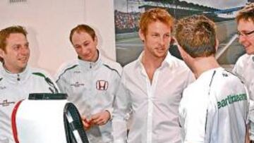 Button, ayer en la fábrica de Honda.