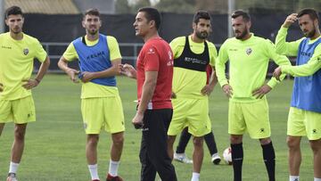 Francisco recupera a todas sus piezas defensivas ante el Levante