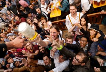 Desde el sábado 17 de septiembre hasta el 3 de octubre se celebrará el Oktoberfest 2022, una de las fiestas más populares mundo. Es la celebración por excelencia de los amantes de la cerveza y la comida bávara.