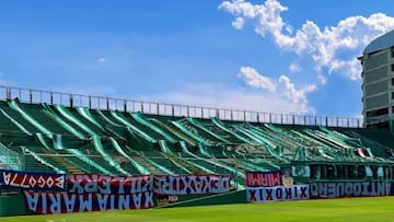 El Frente Radical Verde utilizó el estadio del club para exhibir unos 'trapos' robados del Medellín. El equipo se pronunció sobre lo sucedido.