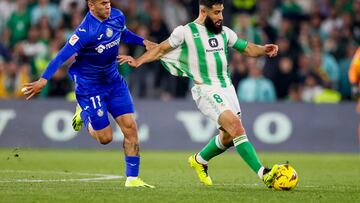 Fekir, con Aleñá en el Betis-Getafe.