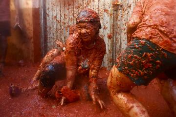 Buñol se tiñe de rojo con su tradicional 'Tomatina'