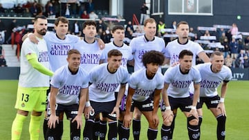 Once inicial del Real Valladolid ante el Ceuta. 25-26