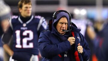 FOXBOROUGH, MA - JANUARY 13: Head coach Bill Belichick of the New England Patriots reacts as Tom Brady #12 looks on before the AFC Divisional Playoff game against the Tennessee Titans at Gillette Stadium on January 13, 2018 in Foxborough, Massachusetts.   Maddie Meyer/Getty Images/AFP
 == FOR NEWSPAPERS, INTERNET, TELCOS &amp; TELEVISION USE ONLY ==