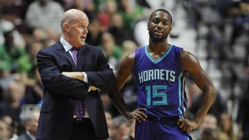 Charlotte Hornets head coach Steve Clifford, left, talks with Charlotte Hornets&#039; Kemba Walker during the first half of an NBA preseason basketball game, Saturday, Oct. 8, 2016, in Uncasville, Conn. (AP Photo/Jessica Hill)