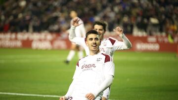 Manu Fuster celebra un gol con el Albacete.