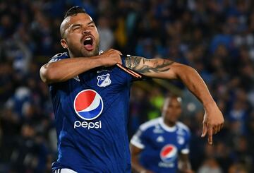 Independiente empató gracias al gol de Emmanuel Gigliotti y Andrés Cadavid puso arriba a Millonarios. Al final, fue 1-1 en Bogotá. El equipo azul está obligado a ganar en Sao Paulo ante Corinthians.