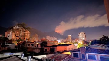 Smoke and fire rise from a forest fire on a hill in Bogota, Colombia, January 24, 2024, in this screen grab obtained from a social media video. Francisco Toquica/@franciscotoquica/via REUTERS  THIS IMAGE HAS BEEN SUPPLIED BY A THIRD PARTY. MANDATORY CREDIT. NO RESALES. NO ARCHIVES.