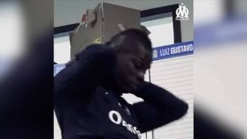El Marsella comparte un vídeo de goles de Balotelli y la red se fija en su nuevo peinado