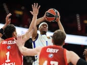 Lucic y Dimitrijevic bailan al Valencia