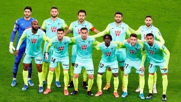 Alineación del Granada en San Mamés.