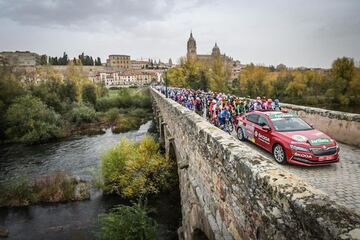 La Vuelta a España partió hoy de Salamanca en dirección a Ciudad Rodrigo. Hoy se mantendrá en tierras salmatinas, con final en La Covatilla.