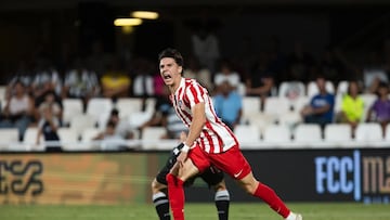 Arnau Ortiz celebra su gol con el Atlético.