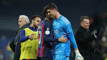 Soccer Football - Copa del Rey - Semi Final - First Leg - Real Madrid v FC Barcelona - Santiago Bernabeu, Madrid, Spain - March 2, 2023 FC Barcelona's Marcos Alonso and Real Madrid's Thibaut Courtois after the match REUTERS/Isabel Infantes