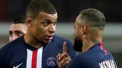 FILE PHOTO: Soccer Football - Ligue 1 - Paris St Germain v Bordeaux - Parc des Princes, Paris, France - February 23, 2020   Paris St Germain&#039;s Neymar is spoken to by Kylian Mbappe after being sent off    REUTERS/Benoit Tessier/File Photo