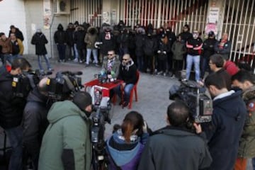 Rueda de prensa de "Los Bukaneros", aficionados ultras del Rayo Vallecano.