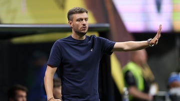 ATLANTA, GEORGIA - JUNE 19: Martin Anselmi, Head Coach of FC Porto, reacts during the FIFA Club World Cup 2025 group A match between Internacional CF Miami and FC Porto at Mercedes-Benz Stadium on June 19, 2025 in Atlanta, Georgia.   Kevin C. Cox/Getty Images/AFP (Photo by Kevin C. Cox / GETTY IMAGES NORTH AMERICA / Getty Images via AFP)