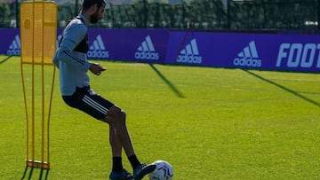 Joaqu&iacute;n, entre algodones, trabaja para llegar al partido del viernes ante el Oviedo.